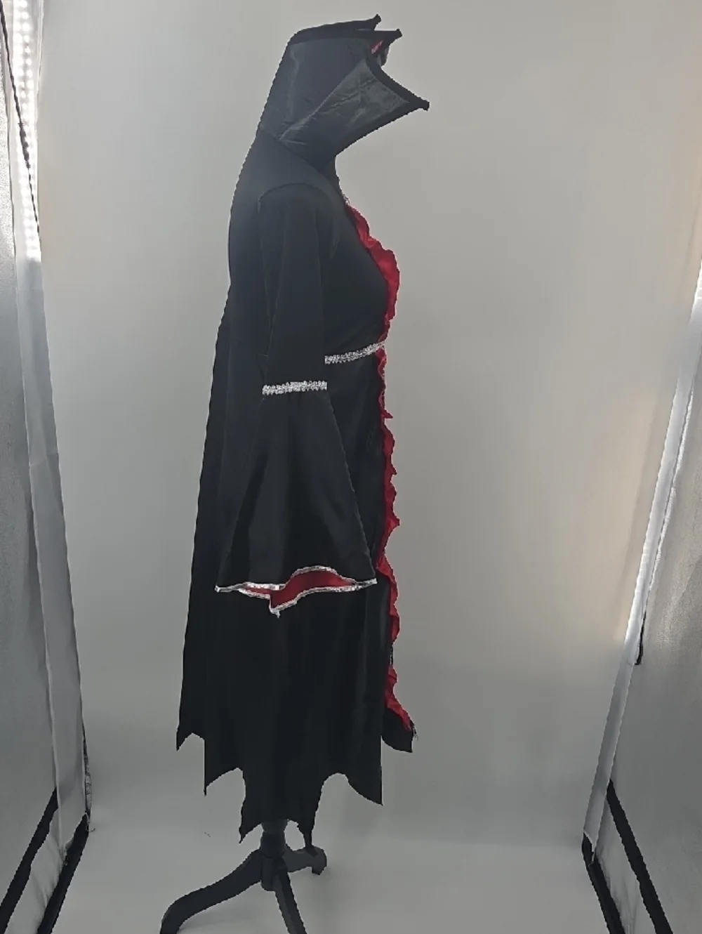 Vampire Pricess Black and Red Costume With Accessories. New In Box! Size 8/10